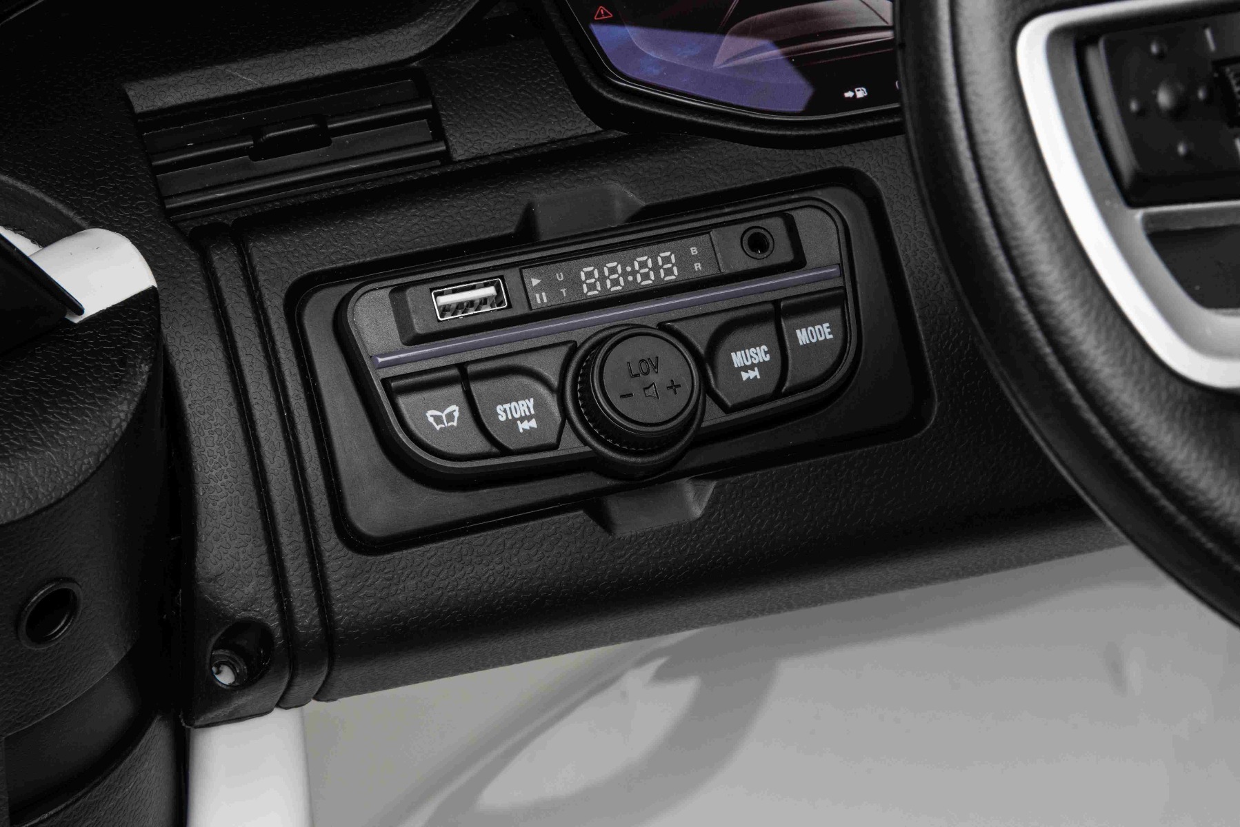 Radio z USB/AUX vhodom